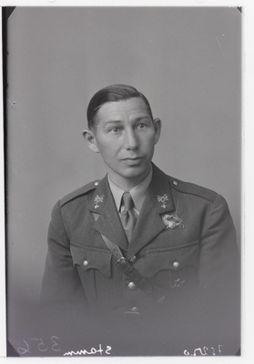 Auto-Tankirügemendi ohvitser kapten Eduard Stamm.  duplicate photo