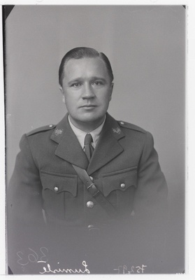 1. Suurtükiväegrupi ohvitser leitnant Ants Lumiste (Arnold Spirka).  duplicate photo