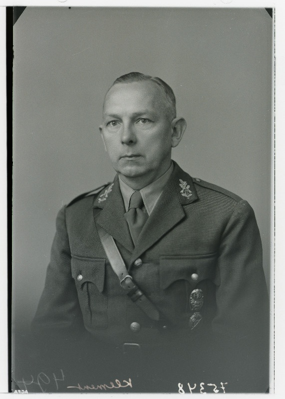 Sõjaväe Varustusvalitsuse Relvastusosakonna ohvitser major Oskar Klement.