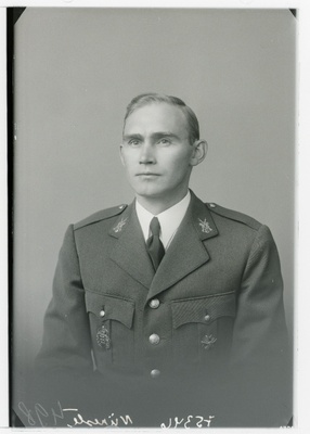Sõjaväe Varustusvalitsuse ohvitser leitnant Richard Niineste.  duplicate photo