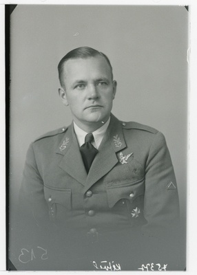 Lennukooli ülem kolonelleitnant Hans Kitvel (Kitvell).  duplicate photo