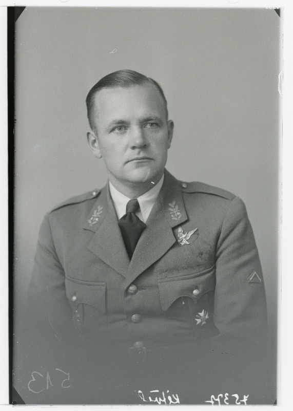Lennukooli ülem kolonelleitnant Hans Kitvel (Kitvell).