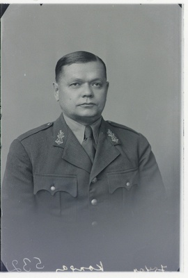 Lääne-Saare Kaitseringkonna staabi ohvitser kapten Eduard Kongas.  duplicate photo