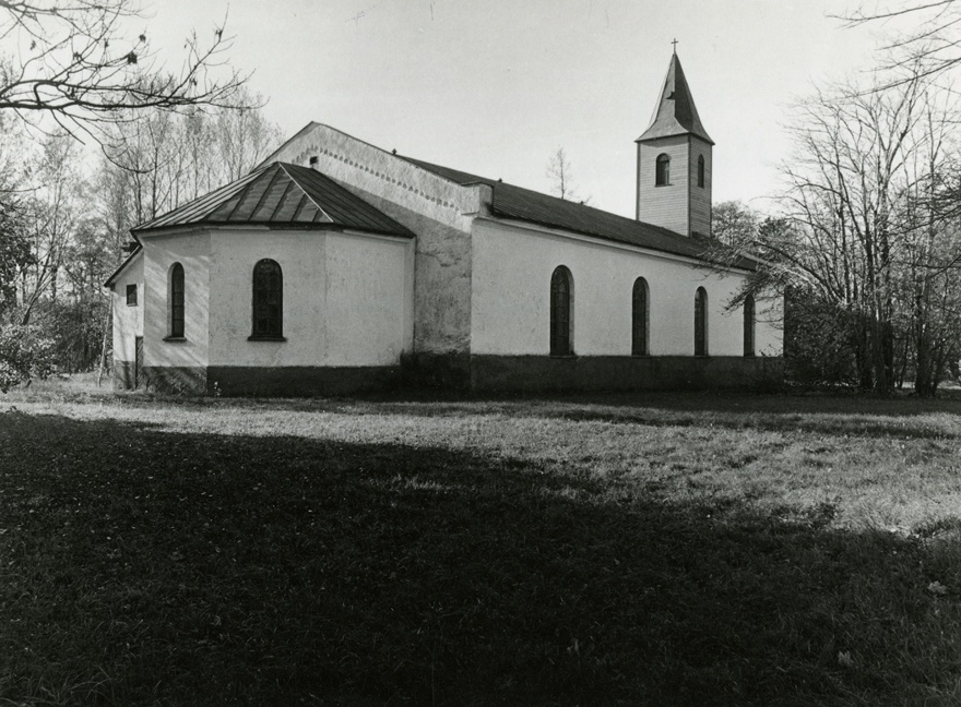Kärdla Ristija Johannese kirik, vaade hoonele kirdest
