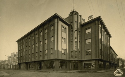 Ärihoone ja hotell Viljandis, vaade hoonele nurgalt. Arhitekt Eugen Sacharias  duplicate photo