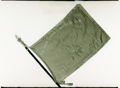 Tallinna Naiskutsekooli lipp.  similar photo