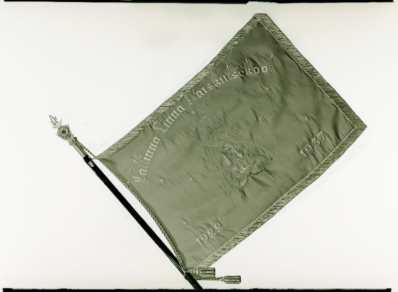 Tallinna Naiskutsekooli lipp.