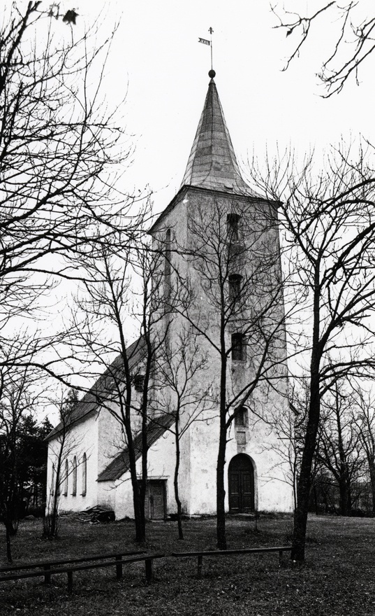 Reigi kirik, vaade hoonele läänest