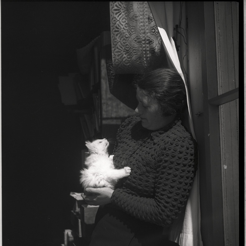 Johanna Triefeldt toas, süles kass