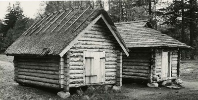 Eisma ja Vergi võrgukuurid Vabaõhumuuseumis, vaade hoonetele nurgalt  similar photo