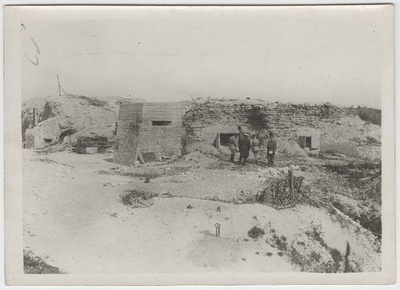 Kaarel Robert Pusta Verduni lahingupaika uurimas.  duplicate photo