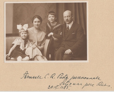 Julius Seljamaa perekonnafoto, pühendusega K. R. Pusta perekonnale  similar photo