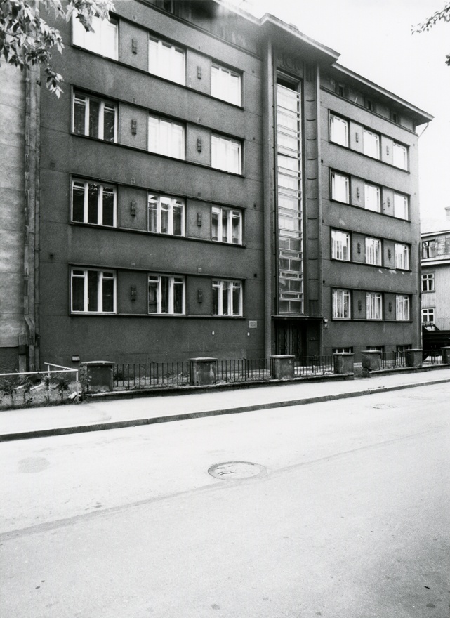 Korterelamu Tallinnas Tina 17, vaade hoonele. Arhitekt Edgar Kuusik