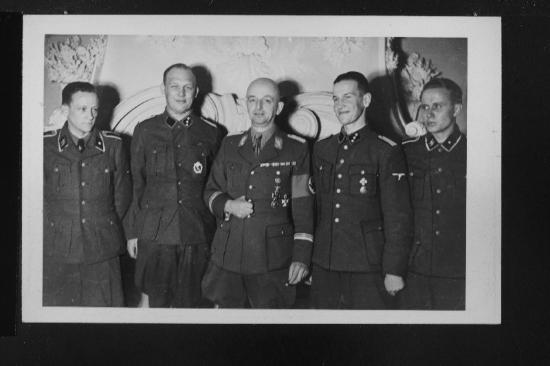 Eesti Leegioni juhid ja alljuhid Eestimaa kindralkomissar Litzmanni juures Kadrioru lossis vastuvõtul.