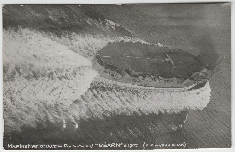 Marine Nationale - Porte-Avions "Bearn" a 19n7.
(Vue prise en Avion.)