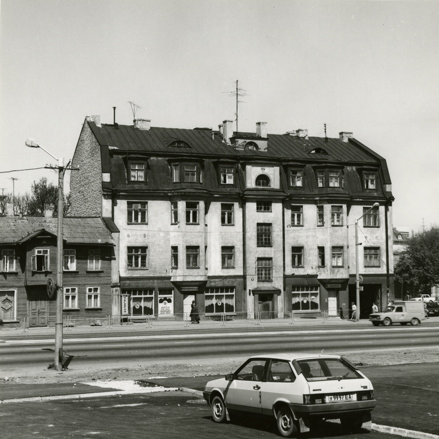 Baaridega korterelamu Tallinnas Liivalaia 19, vaade hoonele. Arhitekt Karl Tarvas
