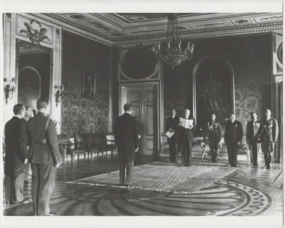 Volikirjade üleandmisel Poola presidendile 12.10.1932. President prof. Ignacy Mościcki loeb oma vastust.  similar photo