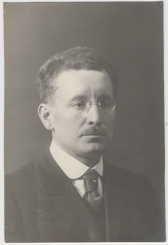 Otto Strandmanni I valitsuse (1919) haridusminister Johannes Kartau.