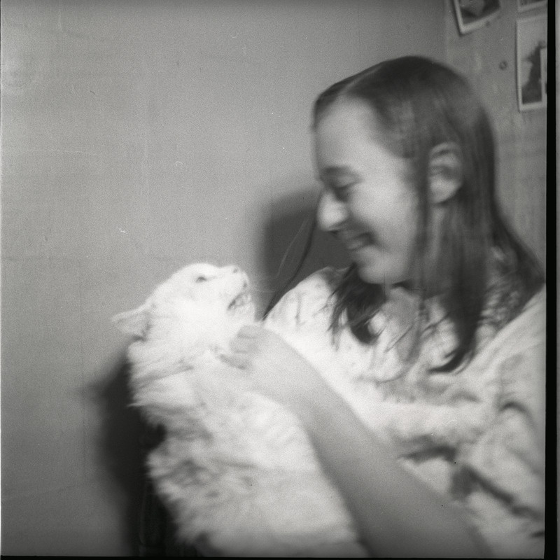 Ethel Malle Sarap valge kassiga