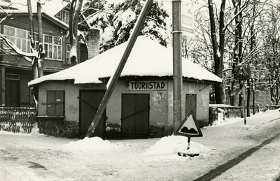 Kiosk-kauplus Tallinnas, vaade hoonele. Arhitekt Friedrich Wendach  similar photo