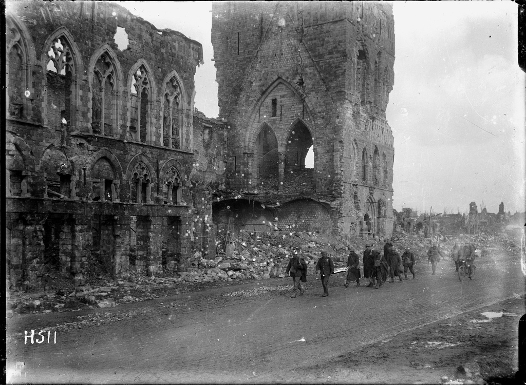 New Zealand soldiers passing the – National Library NZ on The Commons ...