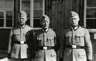 Eestlastest formeeritud Idapataljoni 4. kompanii staap: pastor Valter Viks Rõugest, ülemleitnant Semjonov ja veltveebel Anderson.  similar photo