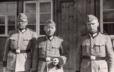 Eestlastest formeeritud Idapataljoni 6. kompanii staap: pastor Aleksander Mägis, kapten aul Laamann ja veltveebel Anderson.  similar photo