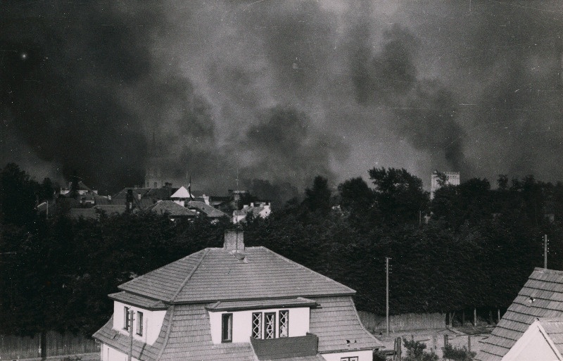 Vaade linna põlemisele Tiigi, Kuperjanovi ja Põdra tänavail.