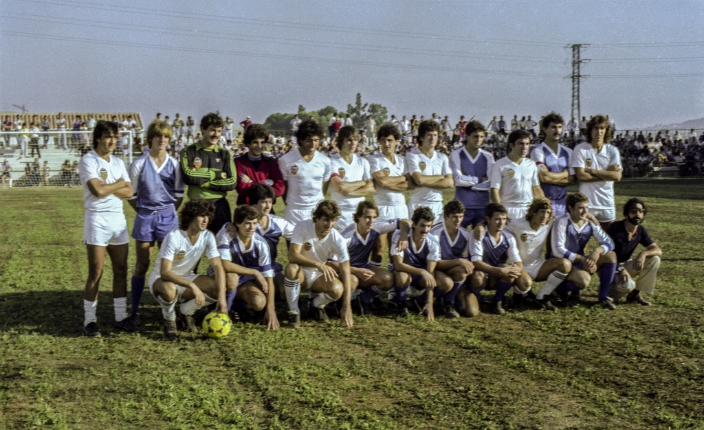 Inauguració del Camp de la Forana (Alginet, País Valencià, 1980) - Possible line-up: UP: Felman, Manzaneda, Orlando Jiménez, Cerveró, Vilarrodà, Subirats, Carrete, AriasDOWN: Kempes, Morena, Sol.