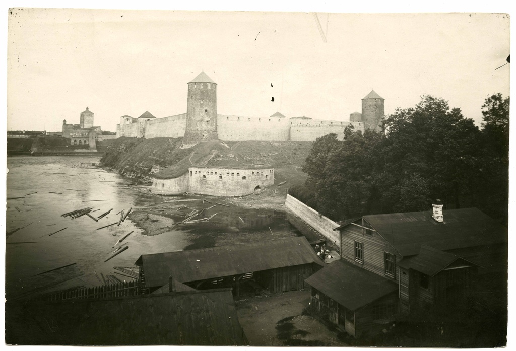 View of Ivangorod fortress from SO. Background Hermann fortress