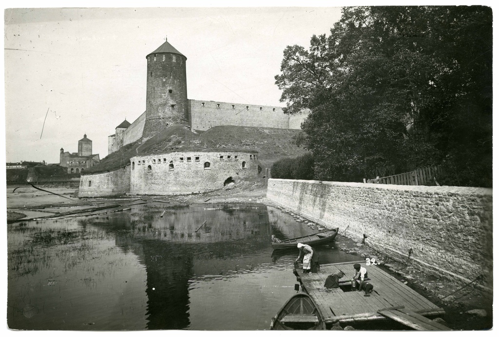 View of Ivangorod fortress from SO. Background Hermann fortress