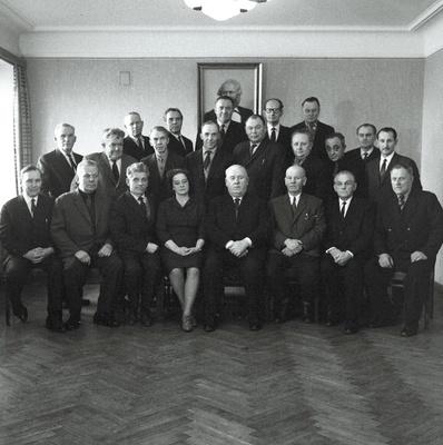 Grupipilt endistest Eesti Laskurkorpuse tagalatöötajatest ja isetegevuslastest, nimed osaliselt.  similar photo