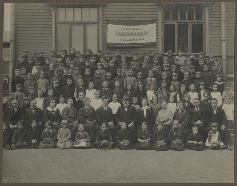 Jaan Kirsipuu erahumanitaargümnaasiumi I-IV klass, grupifoto