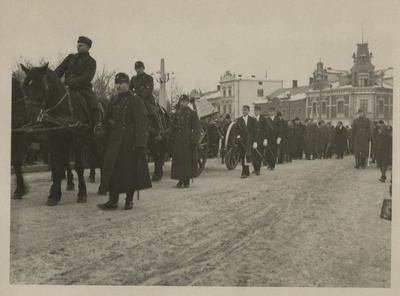 Georg Hugo Vestel, eesti poliitiku, pedagoogi, ettevõtja ja sõjaväelase, ärasaatmine viimsele teekonnale Tallinnas, foto  similar photo