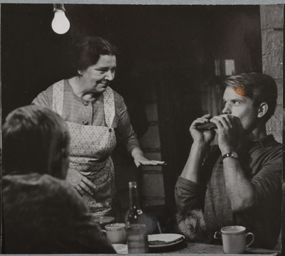 Kaader filmistuudio Tallinnfilm mängufilmist Tütarlaps mustas, vasakult: Tanel - Jozas Budraitis, Kadi - Lisl Lindau ja näitleja Evald Hermaküla.  similar photo