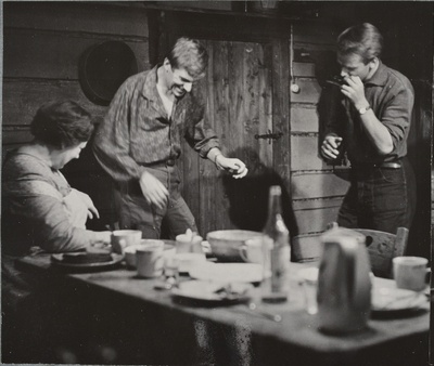 Kaader filmistuudio Tallinnfilm mängufilmist Tütarlaps mustas, vasakult: Kadi - Lisl Lindau, Tanel - Jozas Budraitis ja näitleja Evald Hermaküla.  similar photo