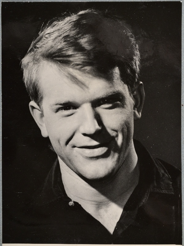 Evald Hermaküla filmistuudio Tallinnfilm mängufilmi Tütarlaps mustas proovivõtetel.