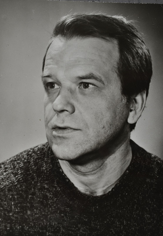 Hermaküla, Evald - näitleja. Mängufilmi Saja aasta pärast mais riigikontrolör Oinase osatäitjaks valitud.