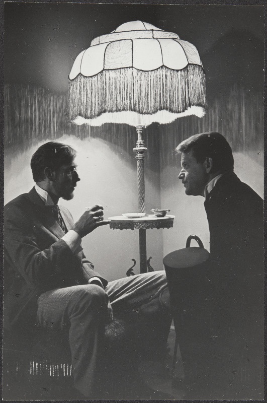 Stseen mängufilmist "Doktor Stockmann".Tomas Stockmann- Lembit Ulfsak (vasakul) ja Peter Stockmann-Evald Hermaküla.