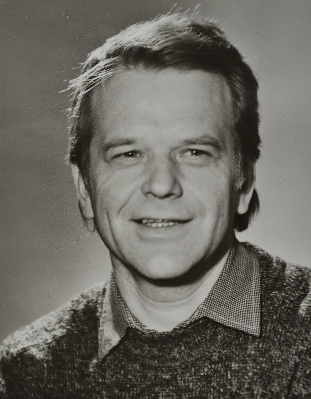 Hermaküla, Evald - näitleja. Mängufilmi Puud olid, puud olid hellad velled Evert Ajaliku osatäitjaks valitud.