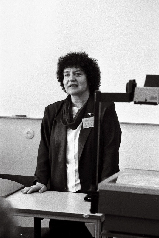 Juhi abi keskuse juhataja Sirje Orvet avab Eesti Majandusjuhtide Instituudi ruumes sekretäride kevadpäeva.