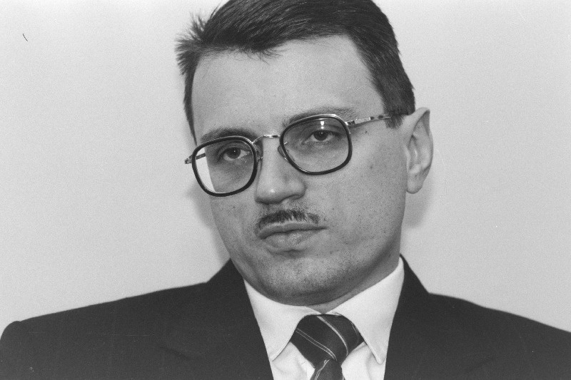 Vitsut, Lauri - Indefiniitsete Protsesside Uurimise Instituudi (IPU) julgeoleku konsultant, instituudis koostatud ja väljaantud brošüüri “Salateenistused. Luure võõrriigi territooriumil” töögrupi juht.