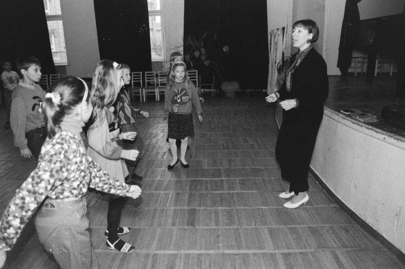 Tantsuklubi “Revalia” tantsuõpetaja Merle Klandorf tunnis.