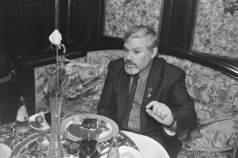 Intervjuu Paldiski endise õppekeskuse ülema kontradmiral Aleksandr Olhovikoviga restoranis “Gloria”.