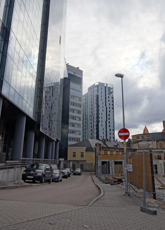 Maakri, Tornimäe ja Väike-Pääsukese nurk, vaade Maakri tänava suunas. rephoto