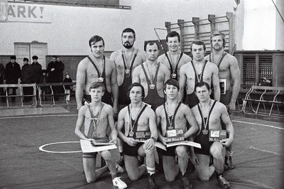 Martin Kleini 12. mälestusvõistluste võitjad. Alumises reas (vasakult): V. Ivanov, V. Porman, T. Suits, V. Eidemiller; tagumises reas: H. Põlluste, M. Tamm, A. Belov, O. Kiirend, V. Olumets, A. Nisu.  duplicate photo