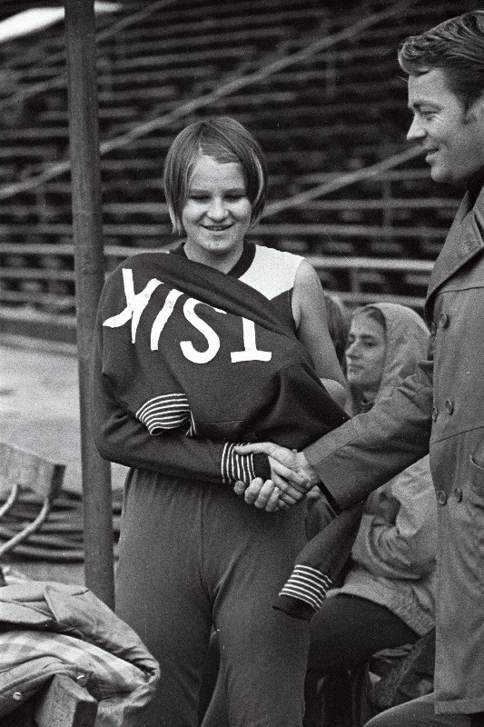 Tõkkejooksja Saima Tiik ja tema treener Vello Varik.