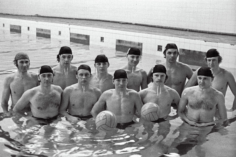 Eesti NSV meistrivõistlustel veepallis esikohale tulnud Tallinna "Ookeani" meeskond. Esireas (vasakult): Jaan Marmor, Andres Arusoo, Urmas Jaamul, Toomas Aguraiuja, Anatoli Kuznetsov; tagareas: Hillar Kangur, Aleksandr Drevskihh, Olav Lukin, Vello Lember.