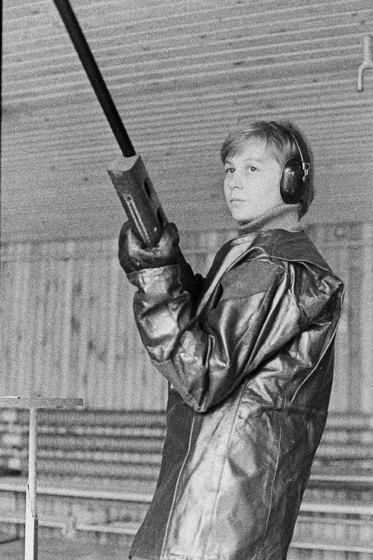 Balti liiduvabariikide, Valgevene NSV ja Leningradi laskurite võistlusel Männiku lasketiirus võistleb Liivi Erm.