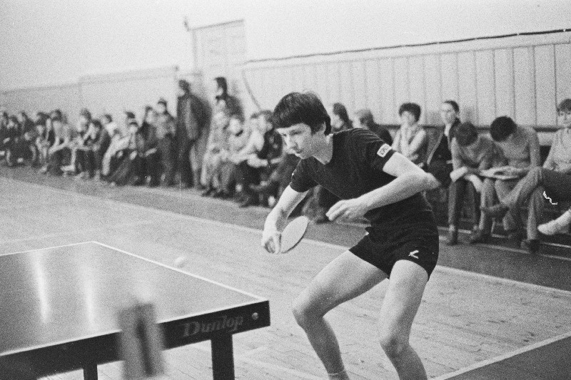 1982.a. Eesti NSV meister lauatennises, Tallinna Pedagoogilise Instituudi üliõpilane Toomas Saar võistlemas.